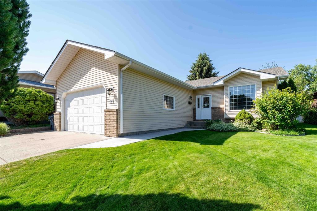 17 Greenwood Court SW, Medicine Hat