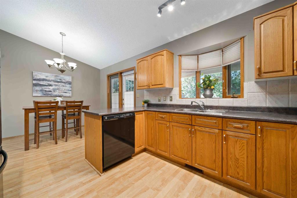 17 Greenwood Court SW