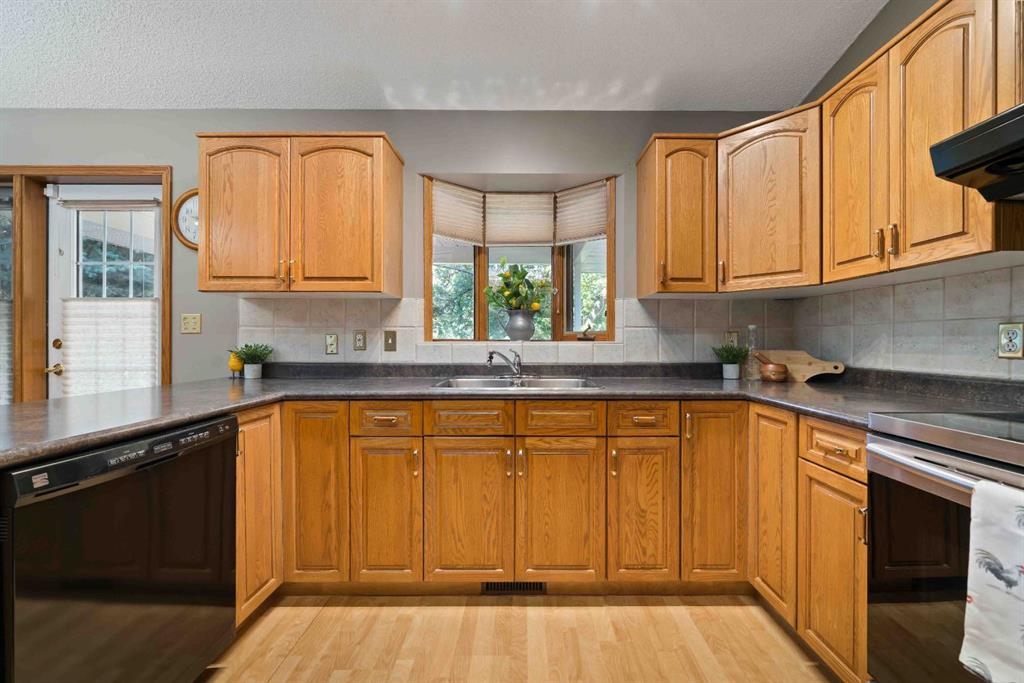 17 Greenwood Court SW
