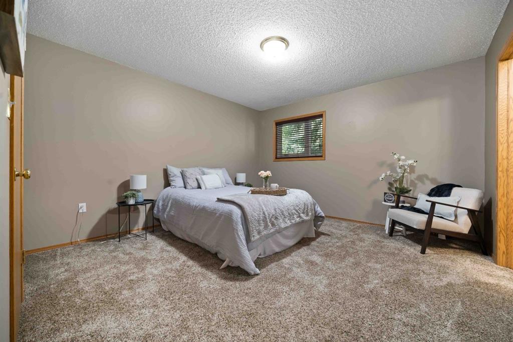 17 Greenwood Court SW