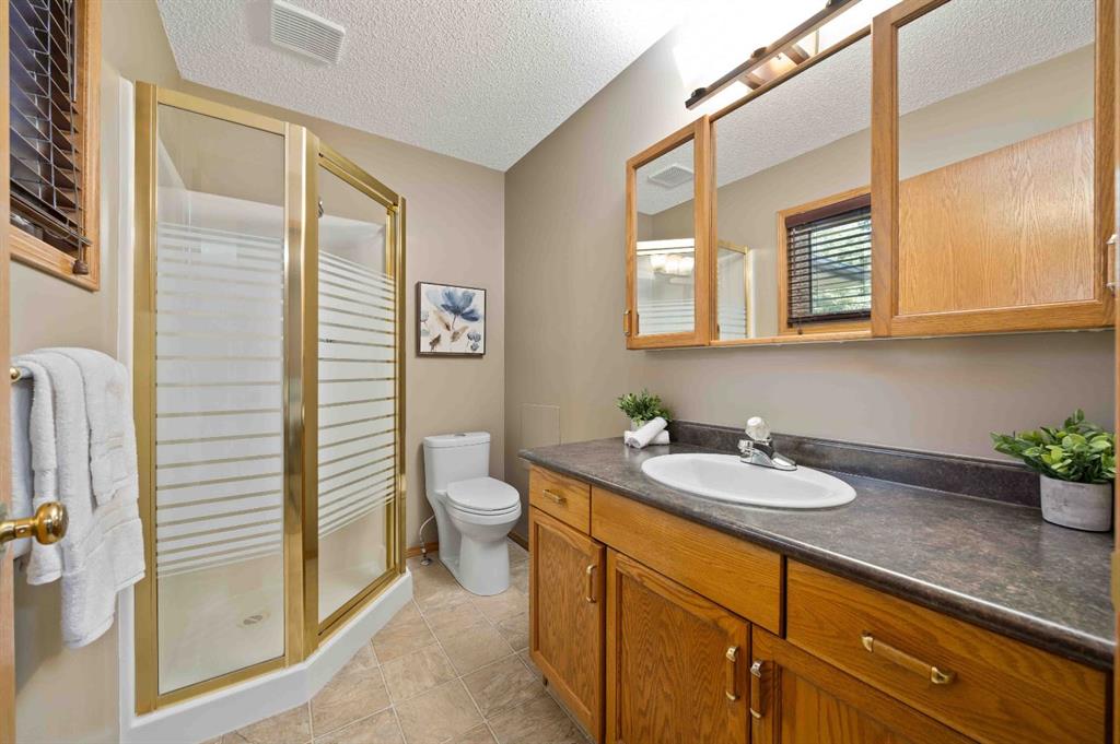 17 Greenwood Court SW