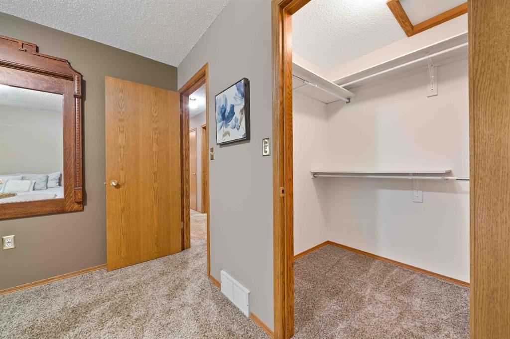 17 Greenwood Court SW