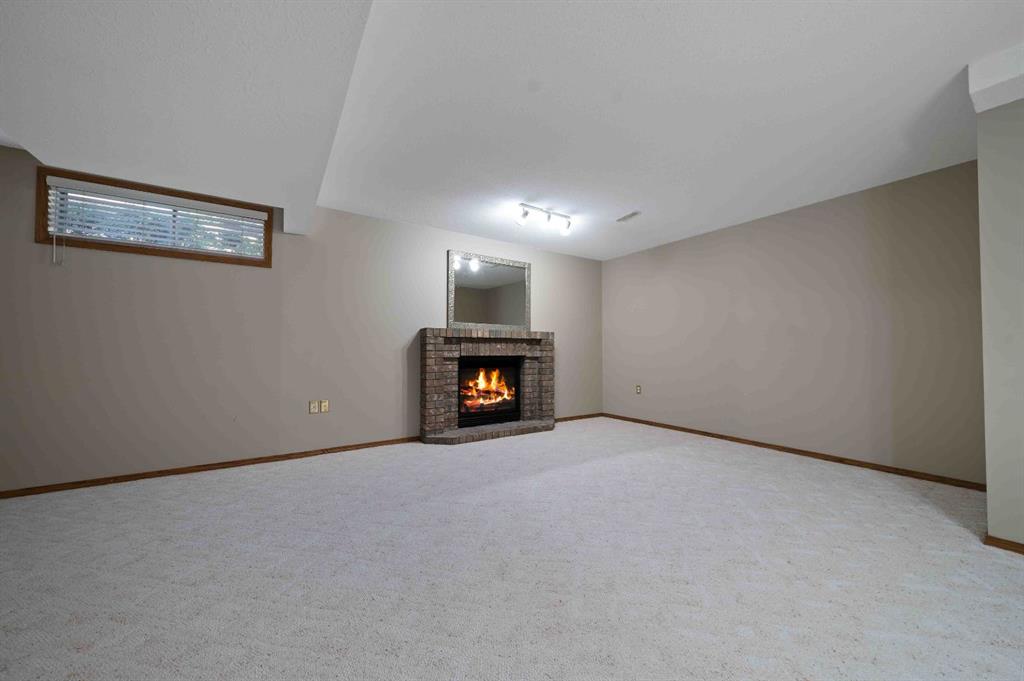 17 Greenwood Court SW
