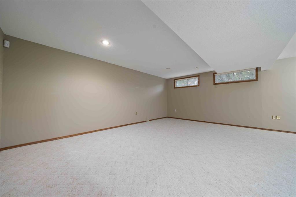 17 Greenwood Court SW