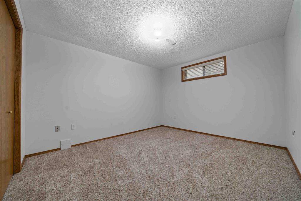 17 Greenwood Court SW