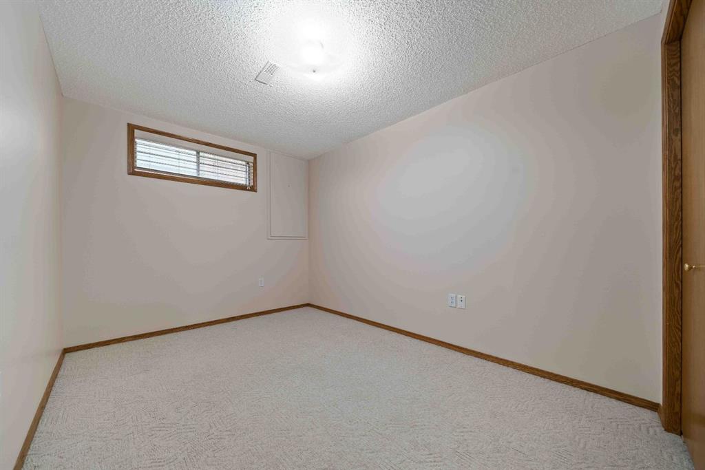 17 Greenwood Court SW