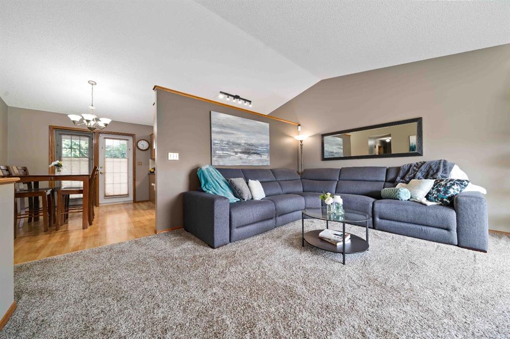 17 Greenwood Court SW