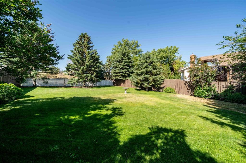 17 Greenwood Court SW
