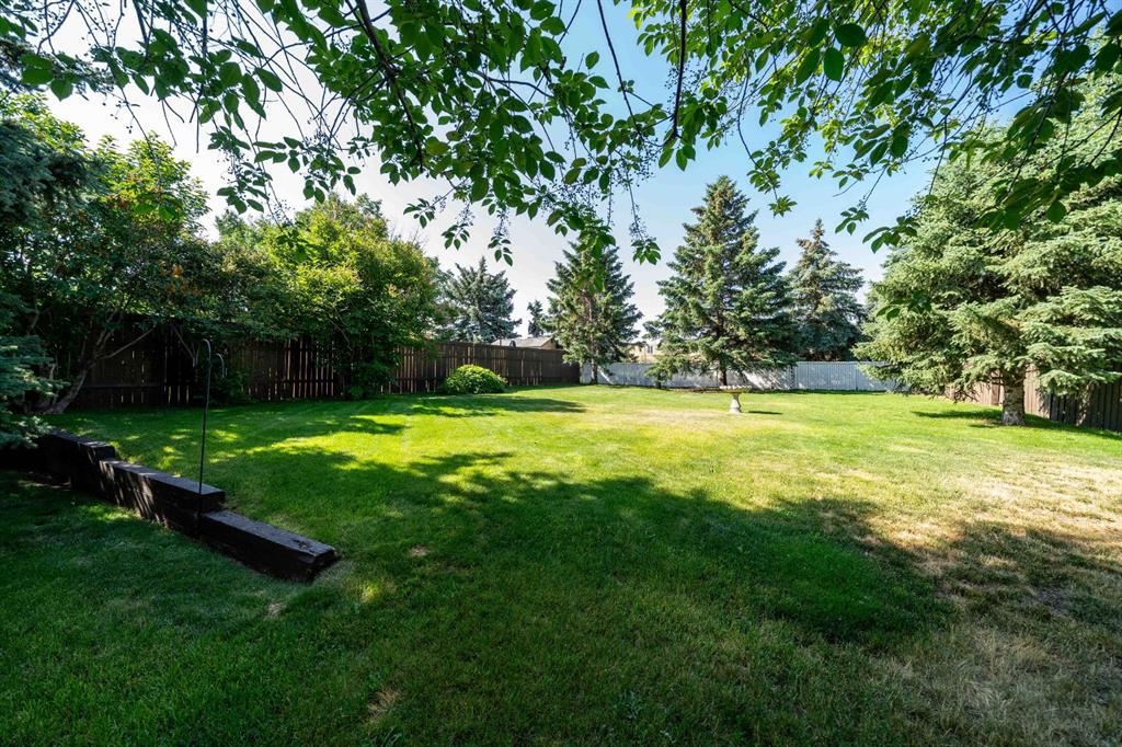 17 Greenwood Court SW