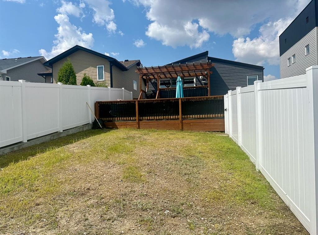 233 Ranchview Crescent NE