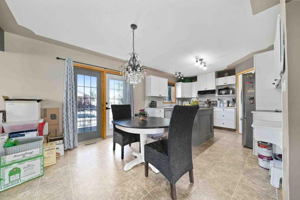 25 Stonegate Crescent SE