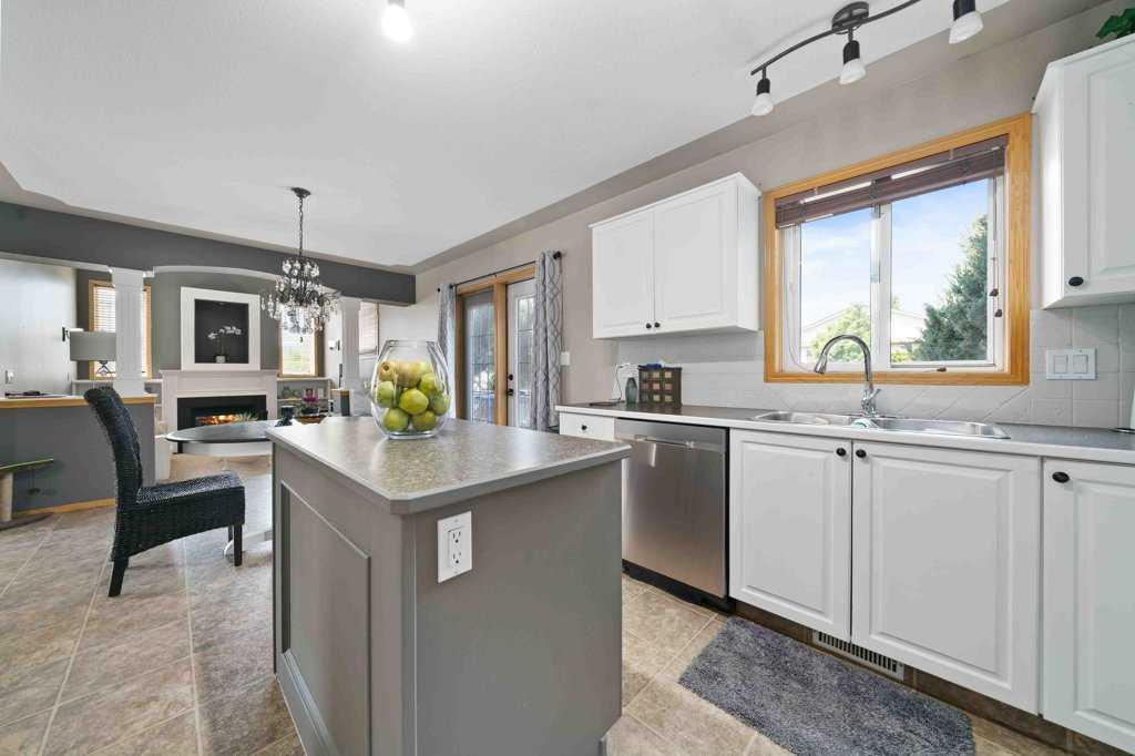 25 Stonegate Crescent SE