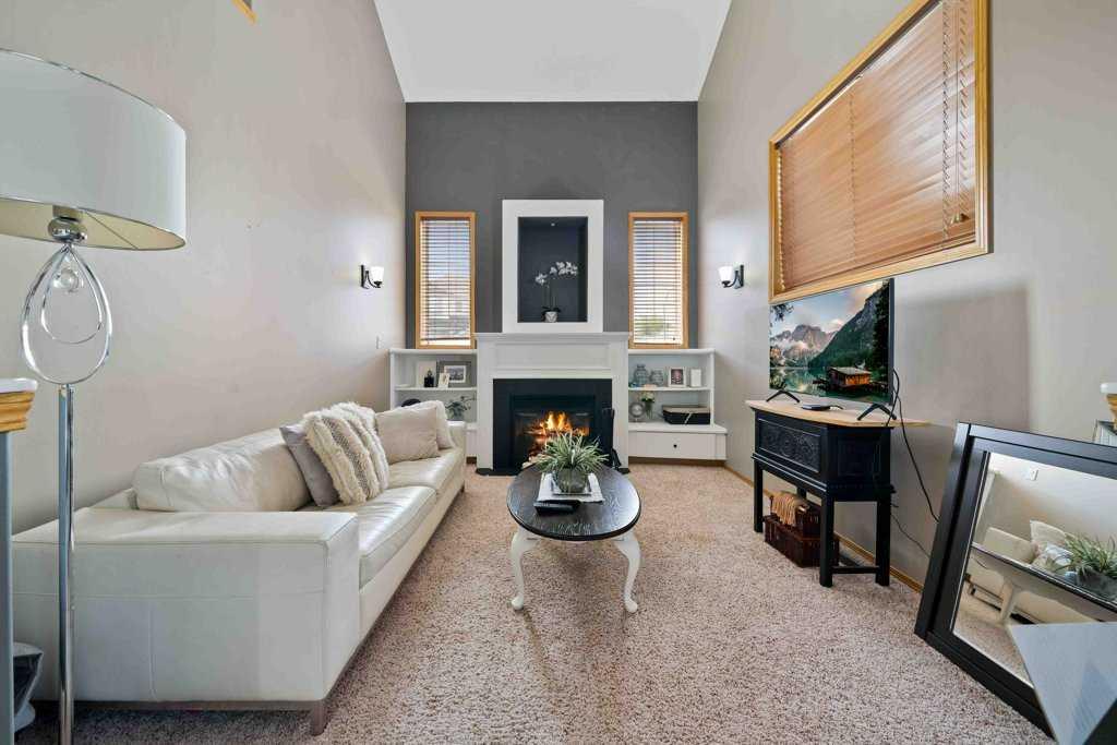 25 Stonegate Crescent SE
