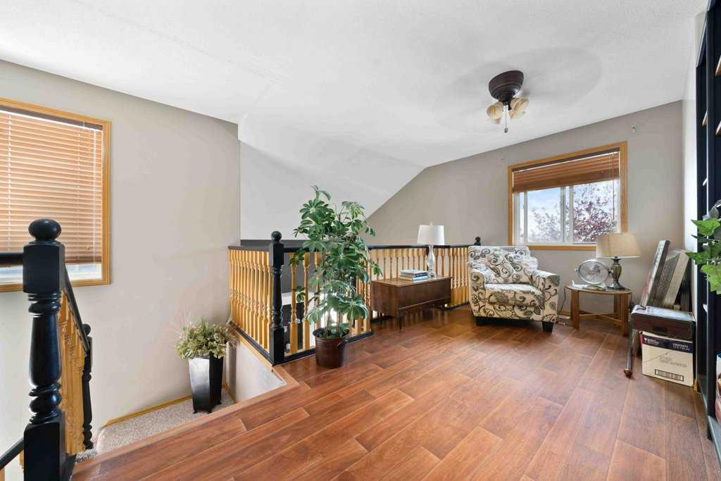 25 Stonegate Crescent SE