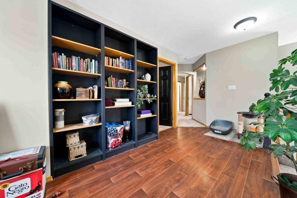 25 Stonegate Crescent SE