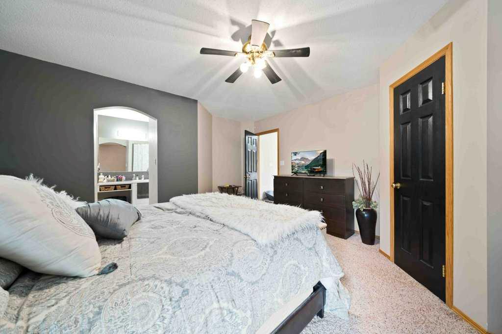 25 Stonegate Crescent SE
