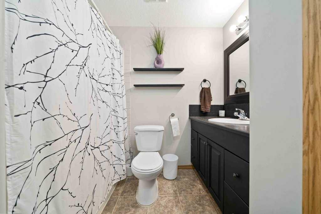 25 Stonegate Crescent SE