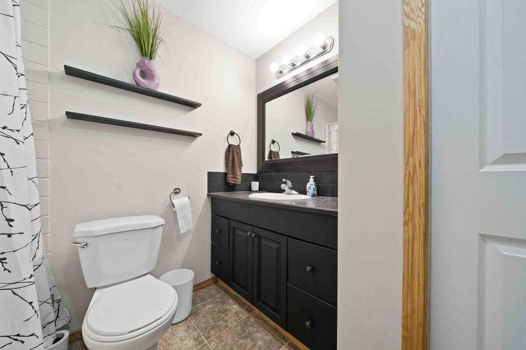 25 Stonegate Crescent SE