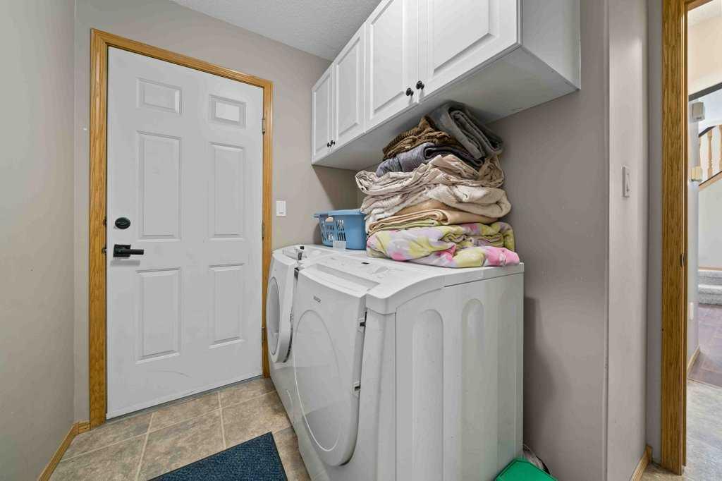 25 Stonegate Crescent SE