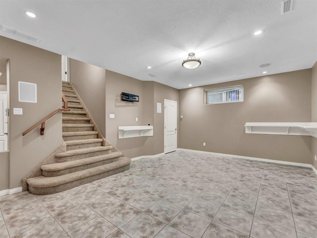 67 Northlands Way NE