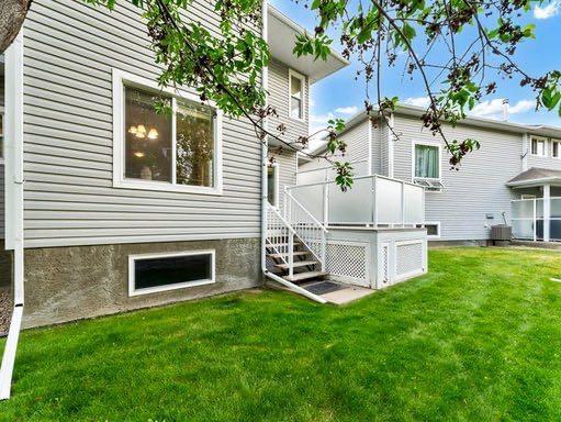 67 Northlands Way NE