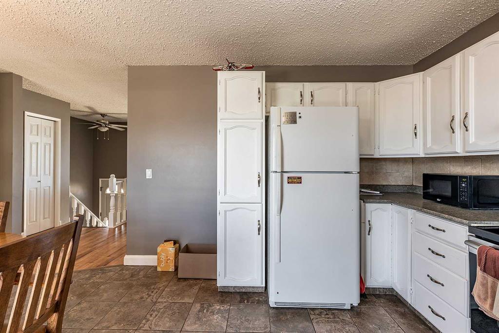 208 Sprague Way SE