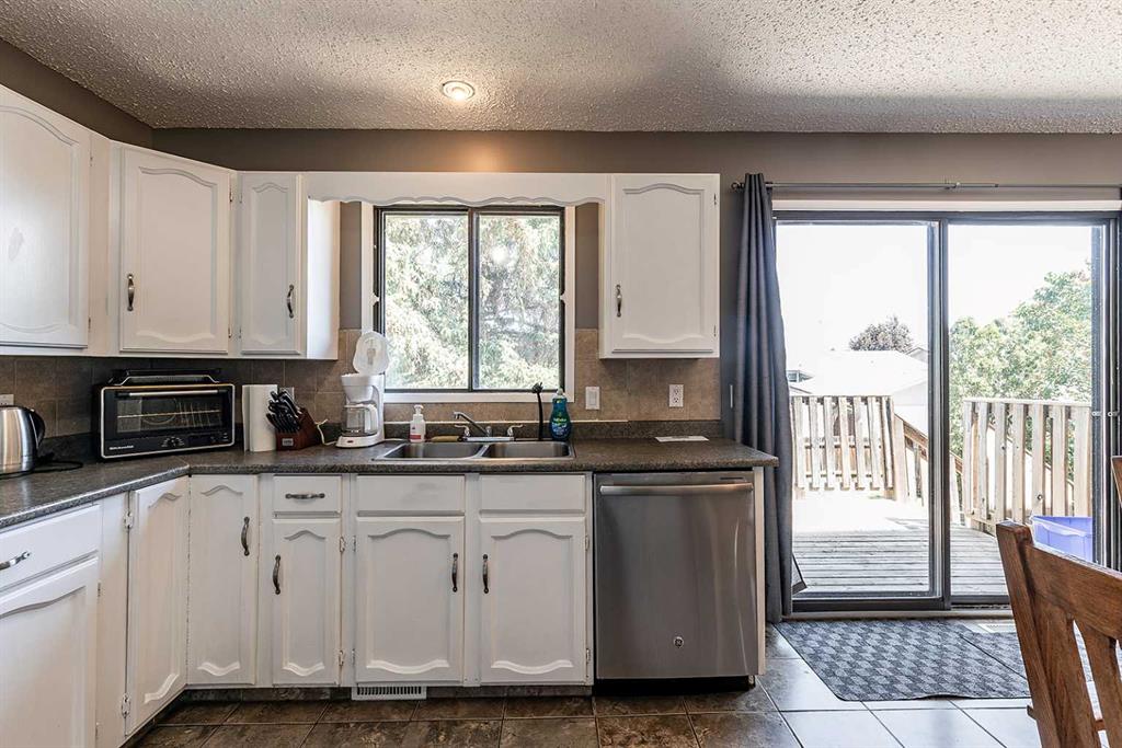 208 Sprague Way SE