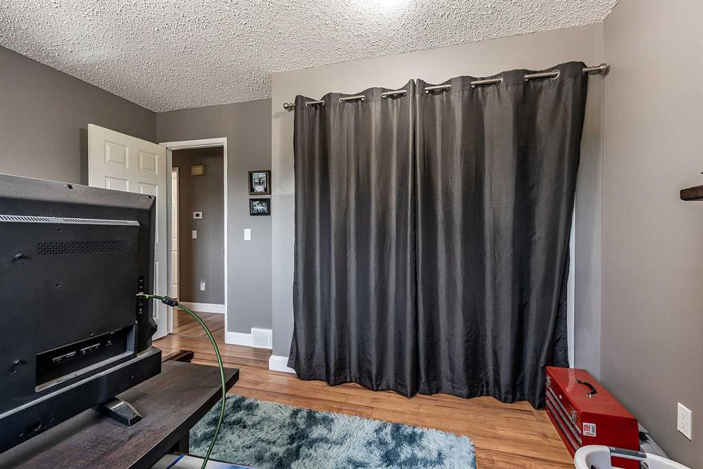 208 Sprague Way SE