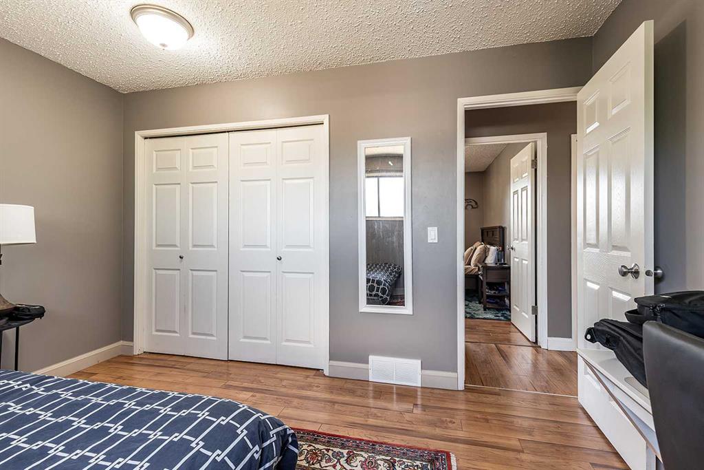 208 Sprague Way SE