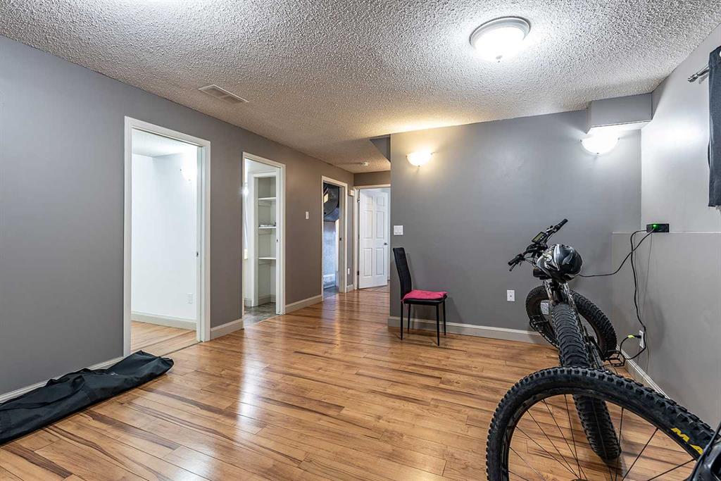 208 Sprague Way SE