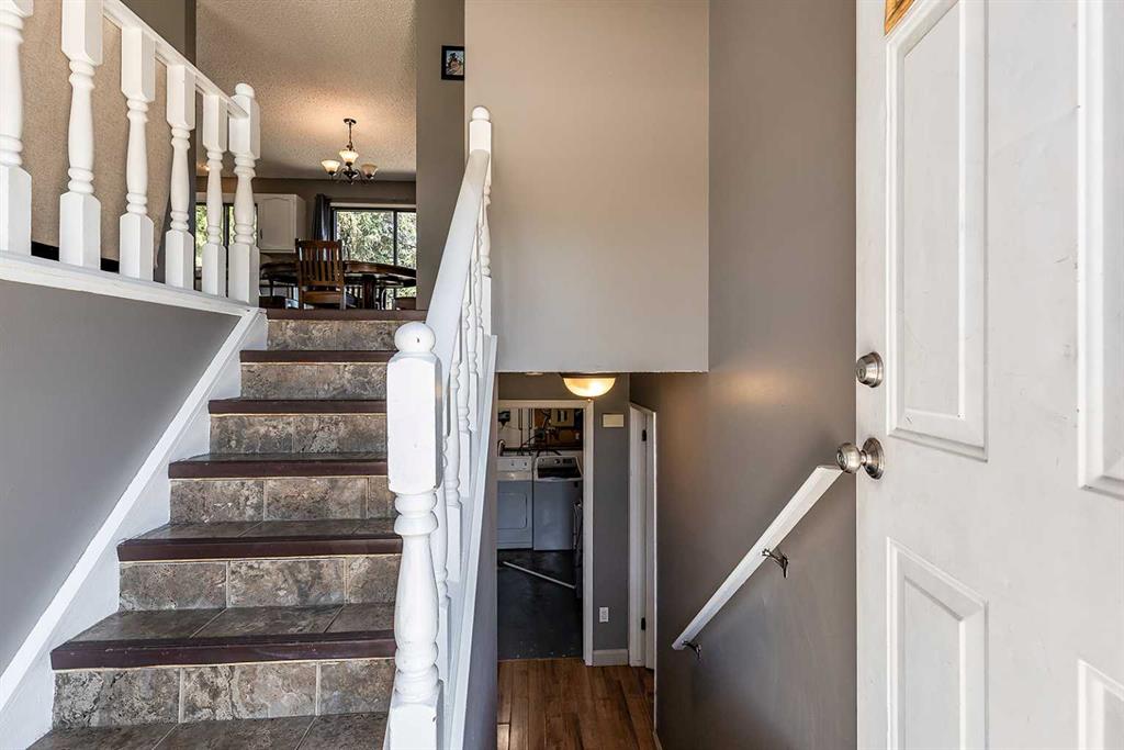 208 Sprague Way SE