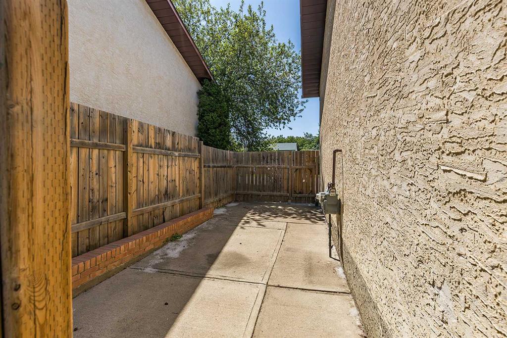 208 Sprague Way SE