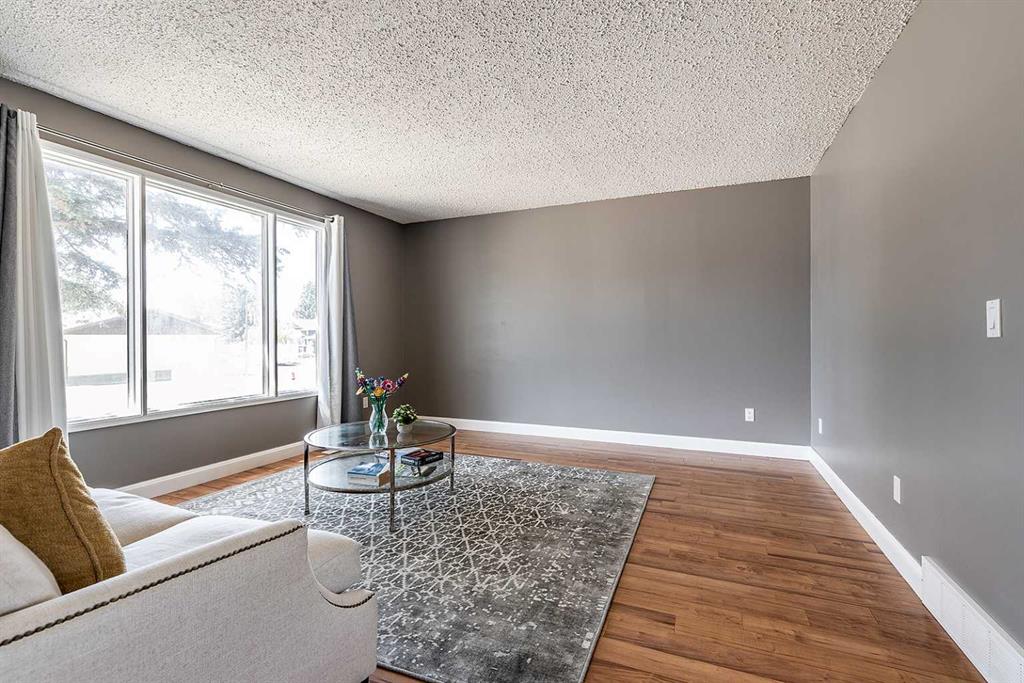 208 Sprague Way SE
