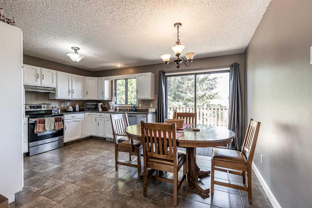 208 Sprague Way SE