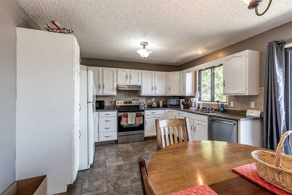 208 Sprague Way SE