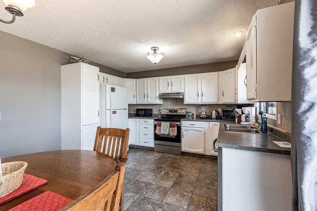 208 Sprague Way SE