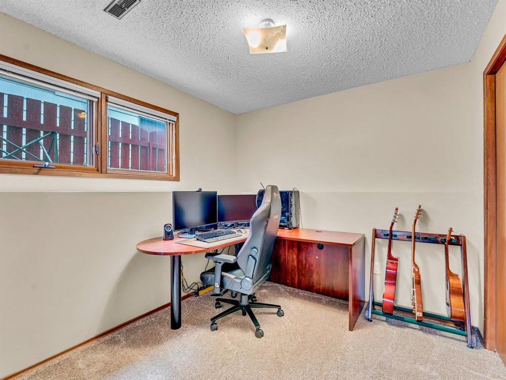 17 Carry Court SE