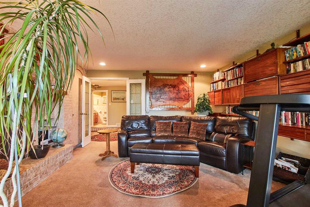 1212 Parkview Drive NE