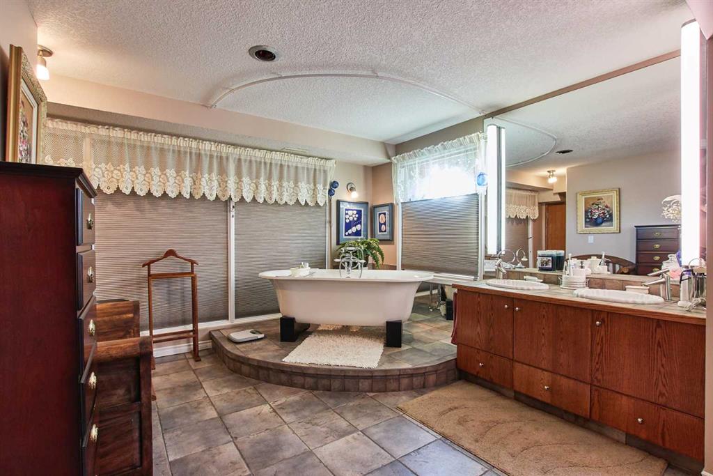 1212 Parkview Drive NE