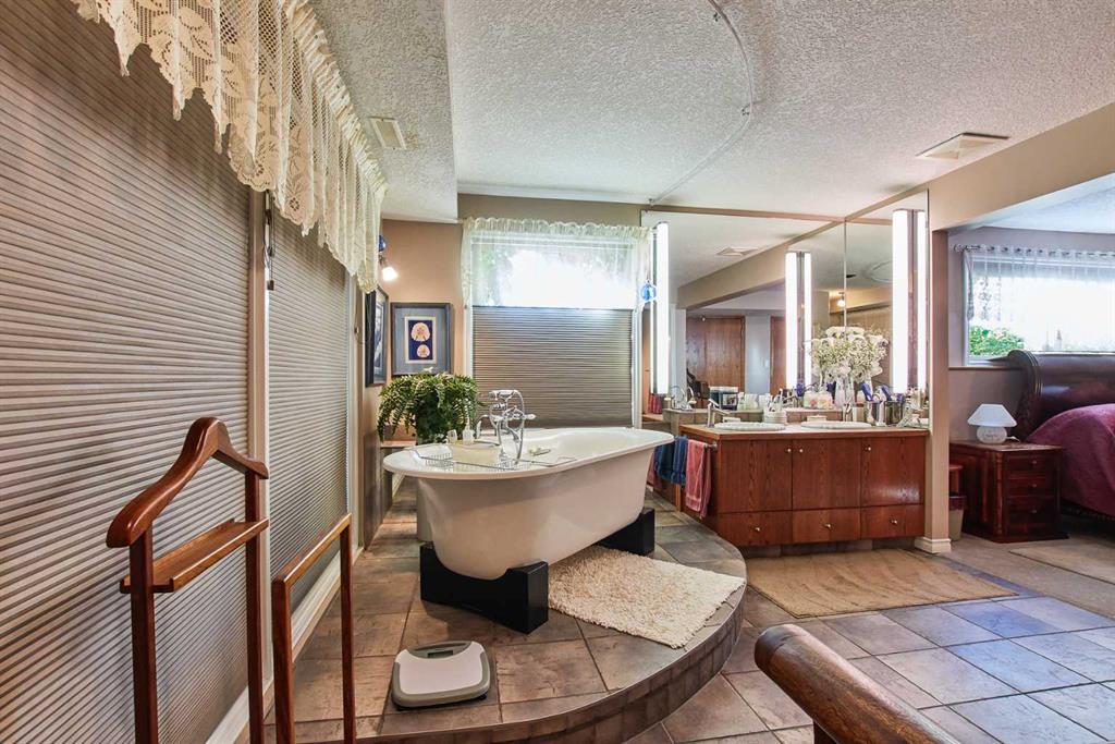 1212 Parkview Drive NE