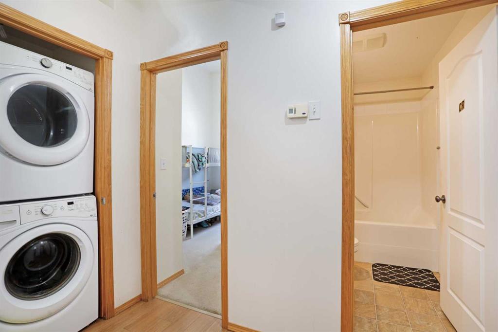 12 Upland Place W