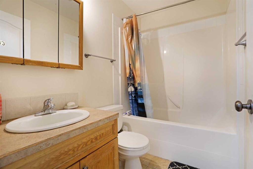 12 Upland Place W