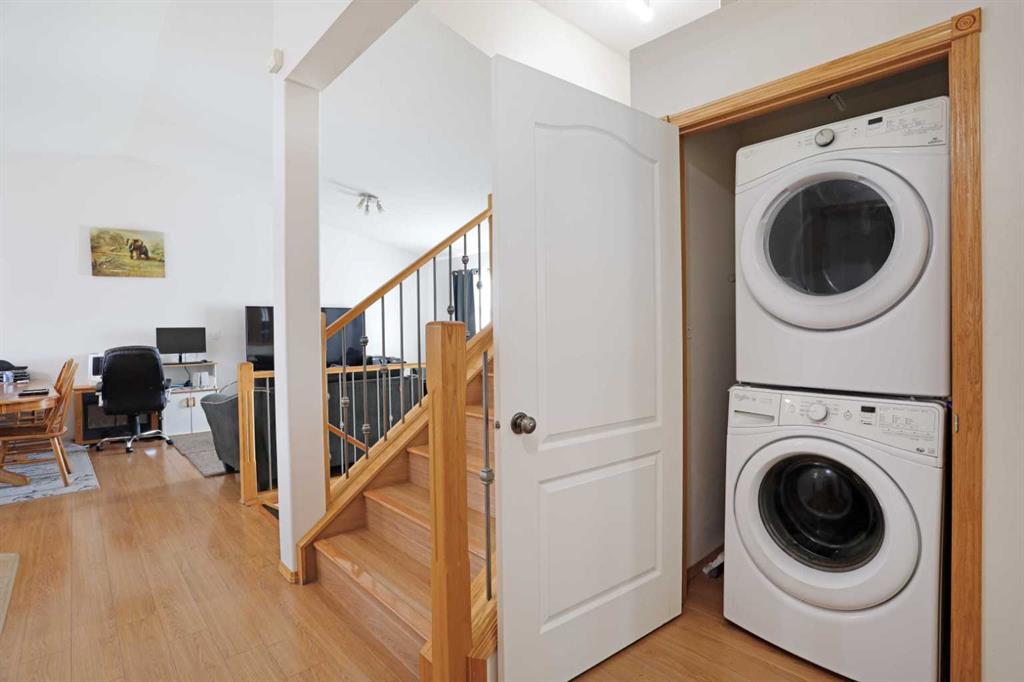 12 Upland Place W