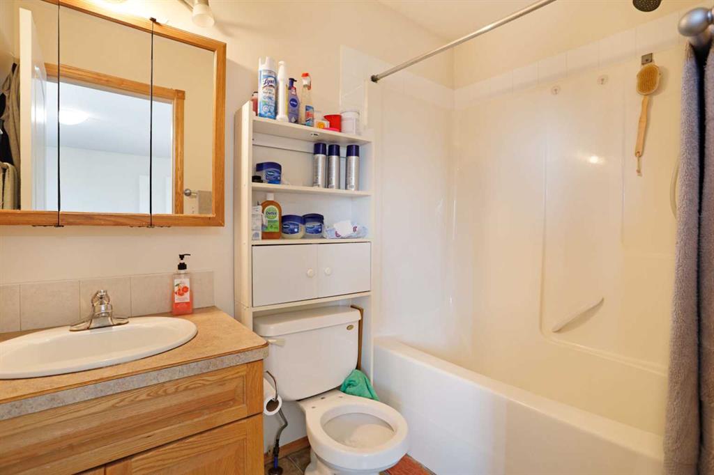 12 Upland Place W