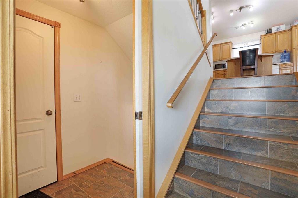 12 Upland Place W