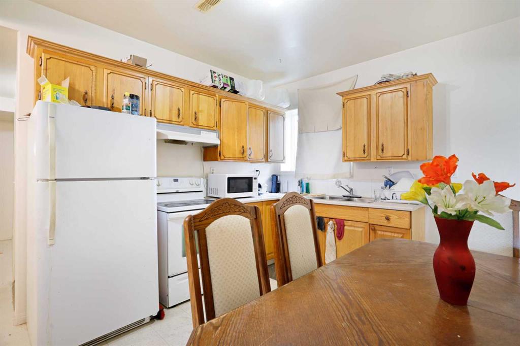 12 Upland Place W