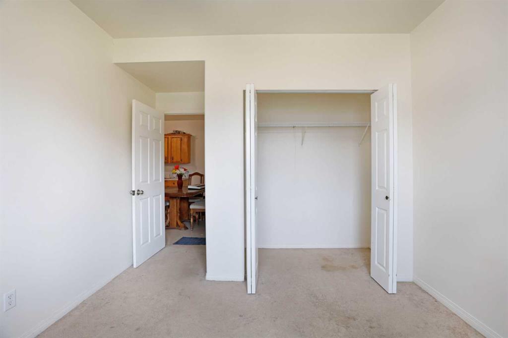 12 Upland Place W