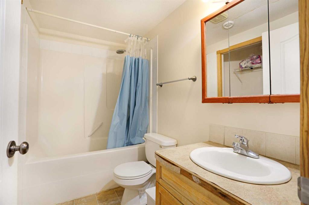 12 Upland Place W