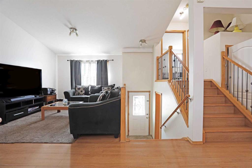 12 Upland Place W