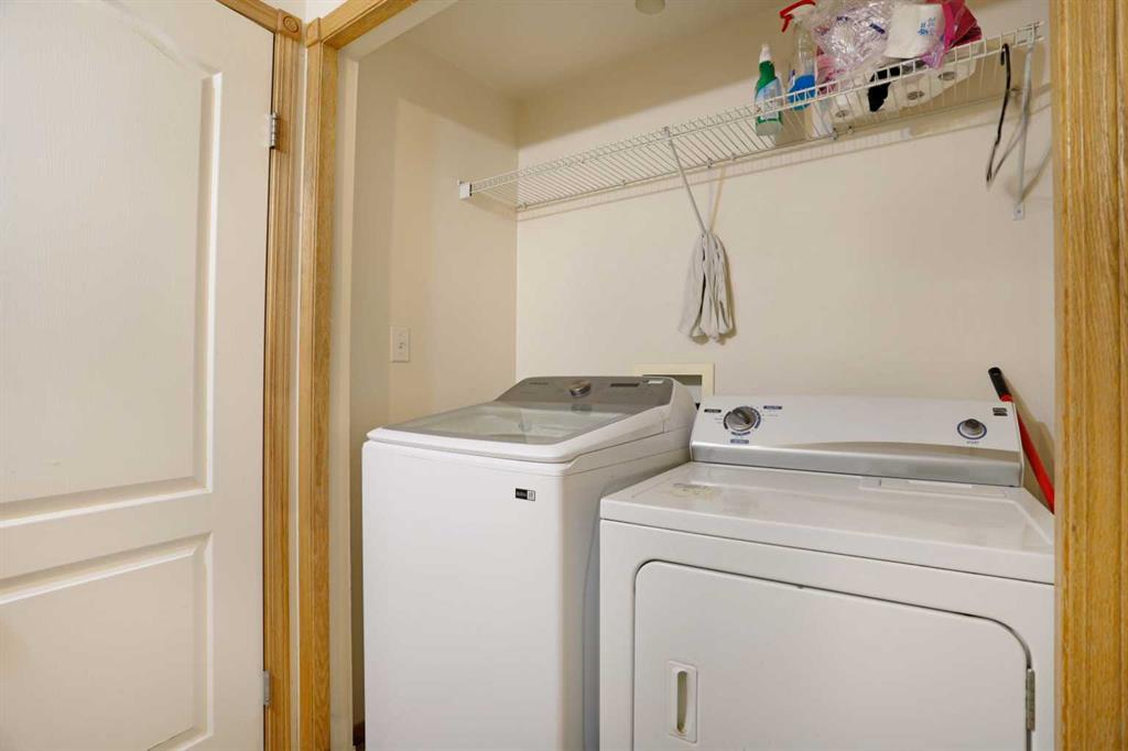 12 Upland Place W